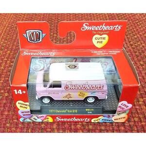 M2 Machines Valentines Day Sweethearts Candies Pink 1971 Chevrolet Van G10 WMS19